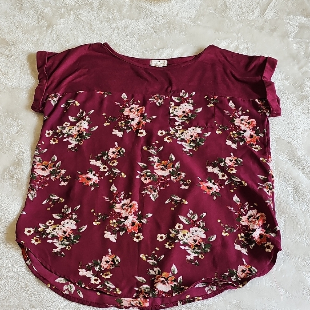 Red and White Floral Short Sleeve Blouse